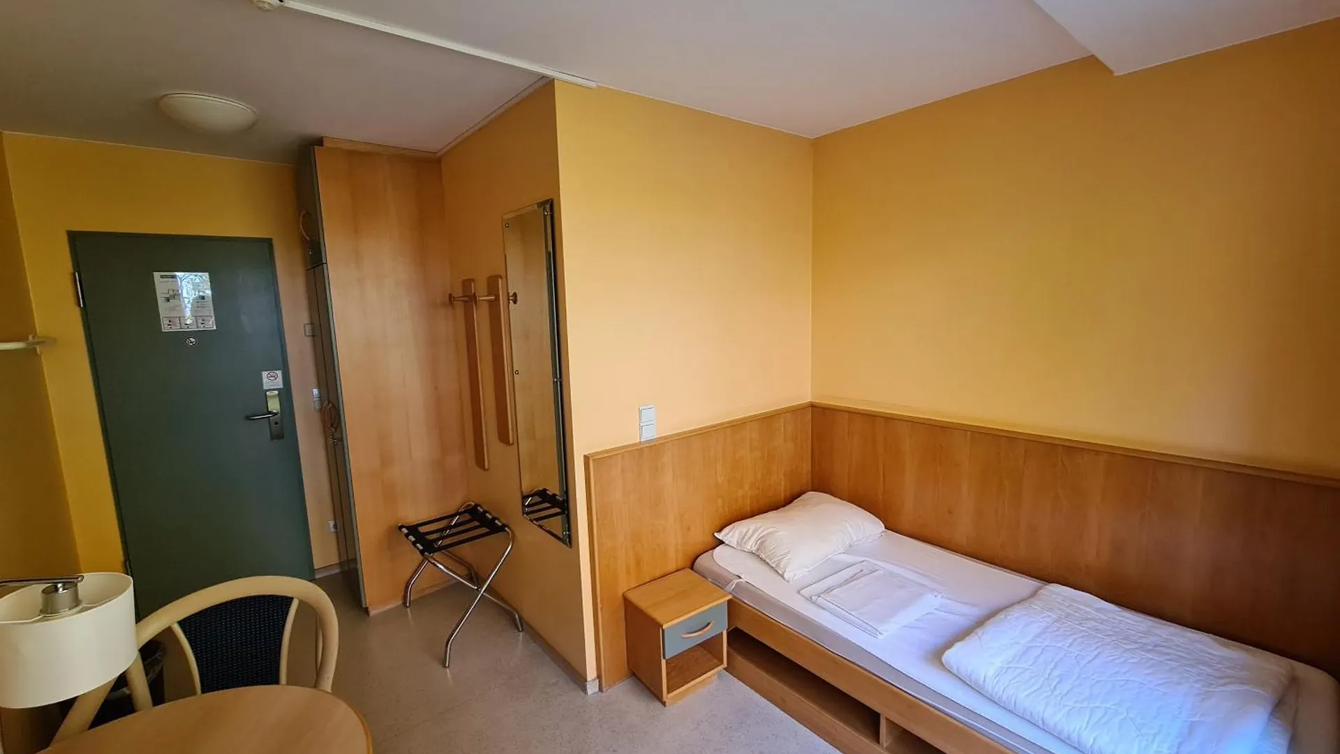 ברלין Jugendgaestehaus St.-Michaels-Heim 0*,