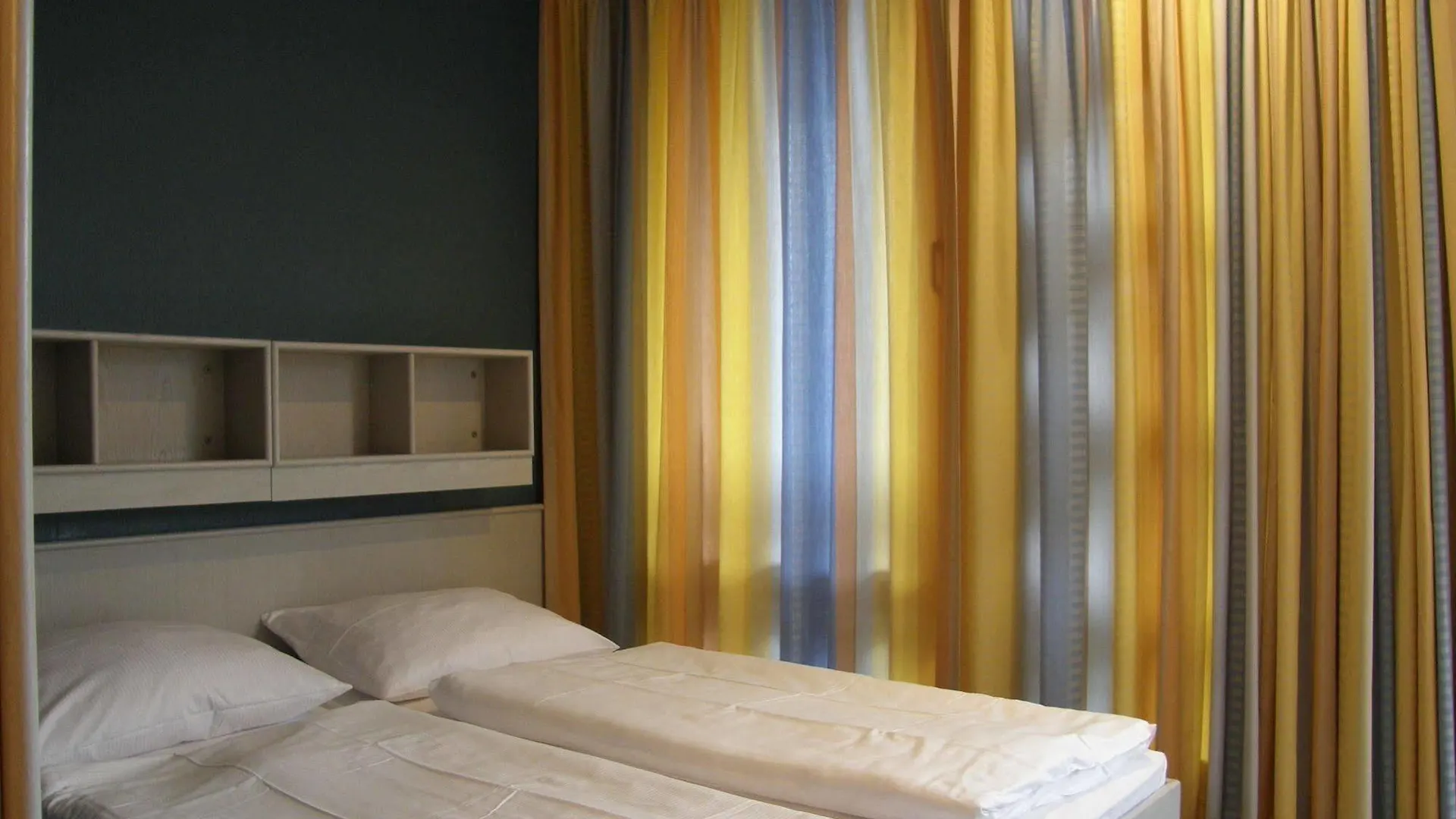 ברלין Jugendgaestehaus St.-Michaels-Heim אכסניה